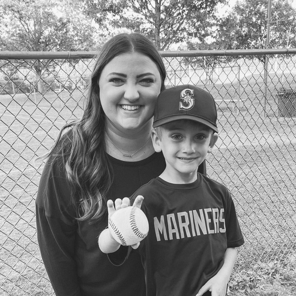 Meet your Posher, Ivy - Picture 1 of 1